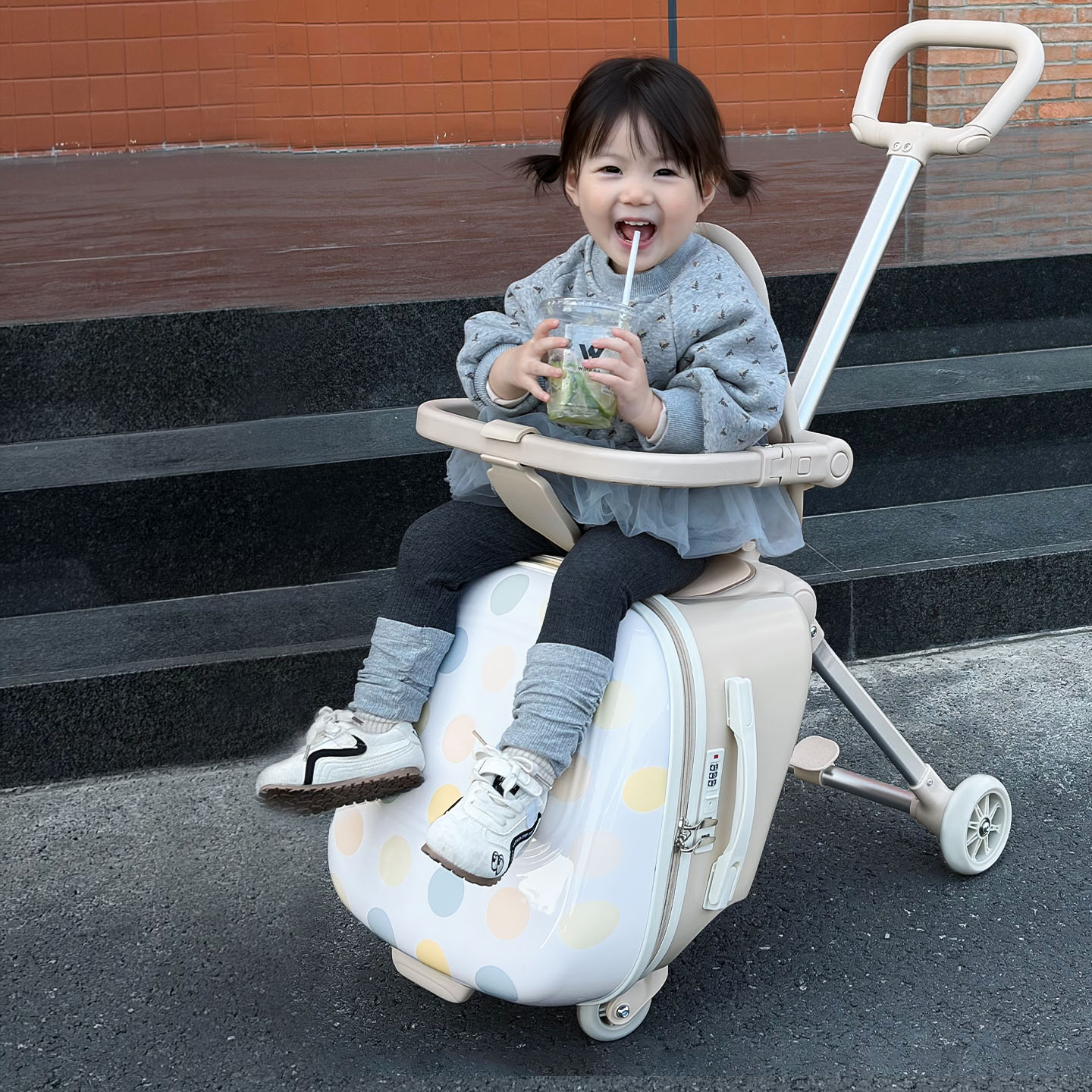 バニーフライ子供用荷物ケースは、赤ちゃんが乗って歩くことがで - Baby Nursery Trolley のレビューと価格